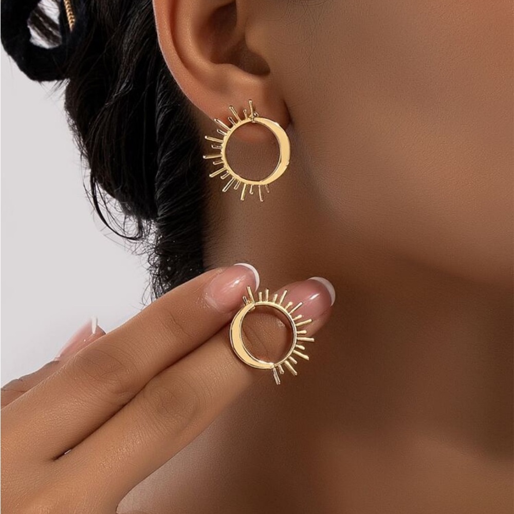 Elegant Gold Tone Sunburst Hoop Stud Earrings